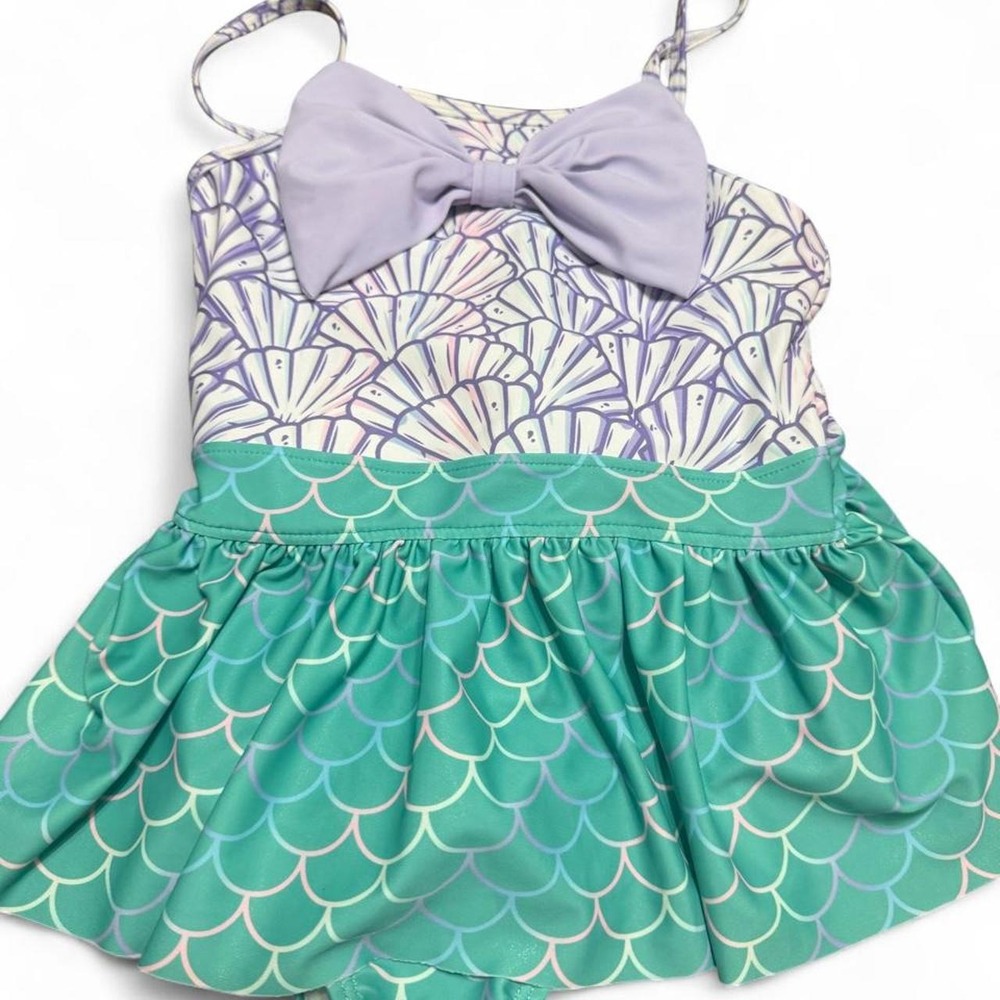 Girls ruffle butts swim suit